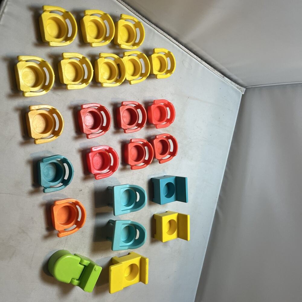 Vintage Fisher Price Little People Lot Of 19 Chairs 2 High Chair 1 Desk 1 Toilet
